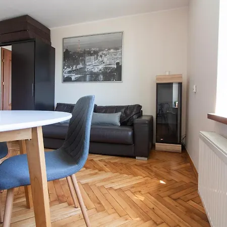 Golden Apartments/star95 Apartment